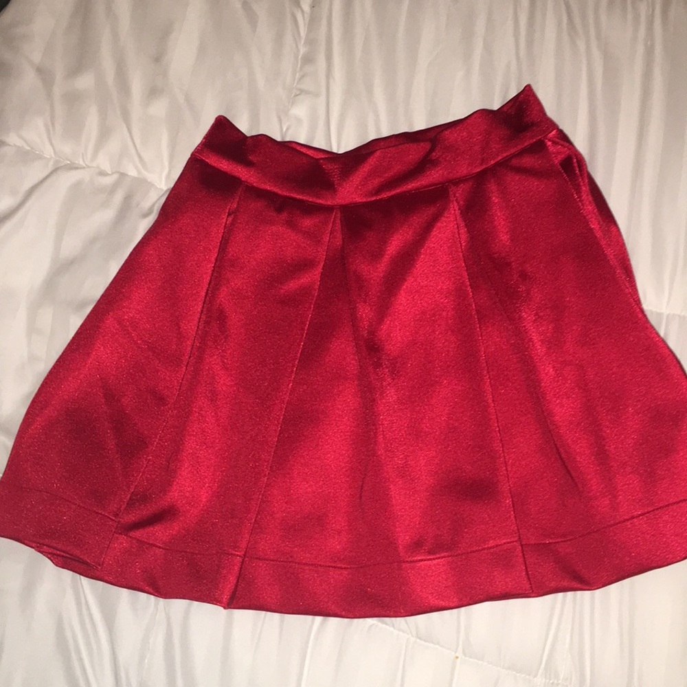 Cute red skirt with pockets